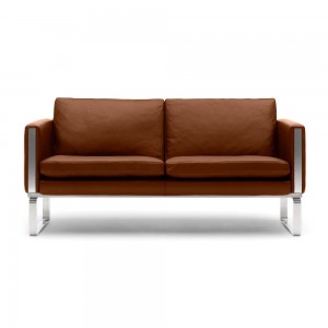 Sofá serie CH100 de Carl Hansen and Son con un diseño moderno y elegante ideal para hogares modernos.