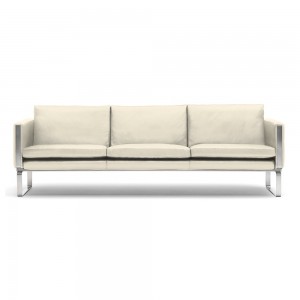 Sofá serie CH100 de Carl Hansen and Son con un diseño moderno y elegante ideal para hogares modernos.