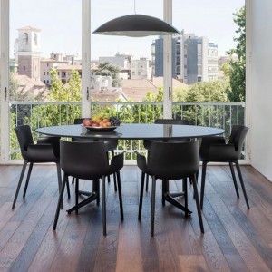 Sillón Piuma en termoplástico de colores ideal para interior o exterior.