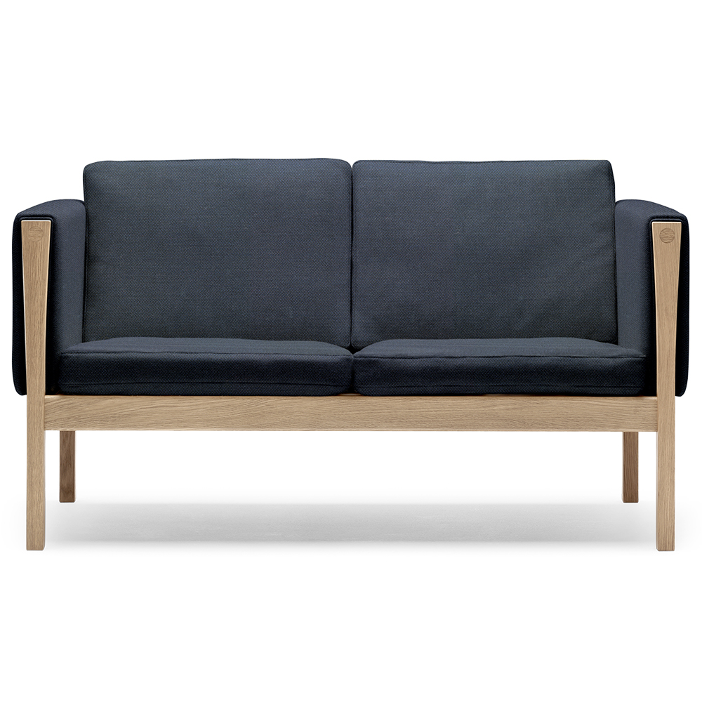 Sofá CH162 en tela de Carl Hansen and Son. Sofás de diseño moderno.   