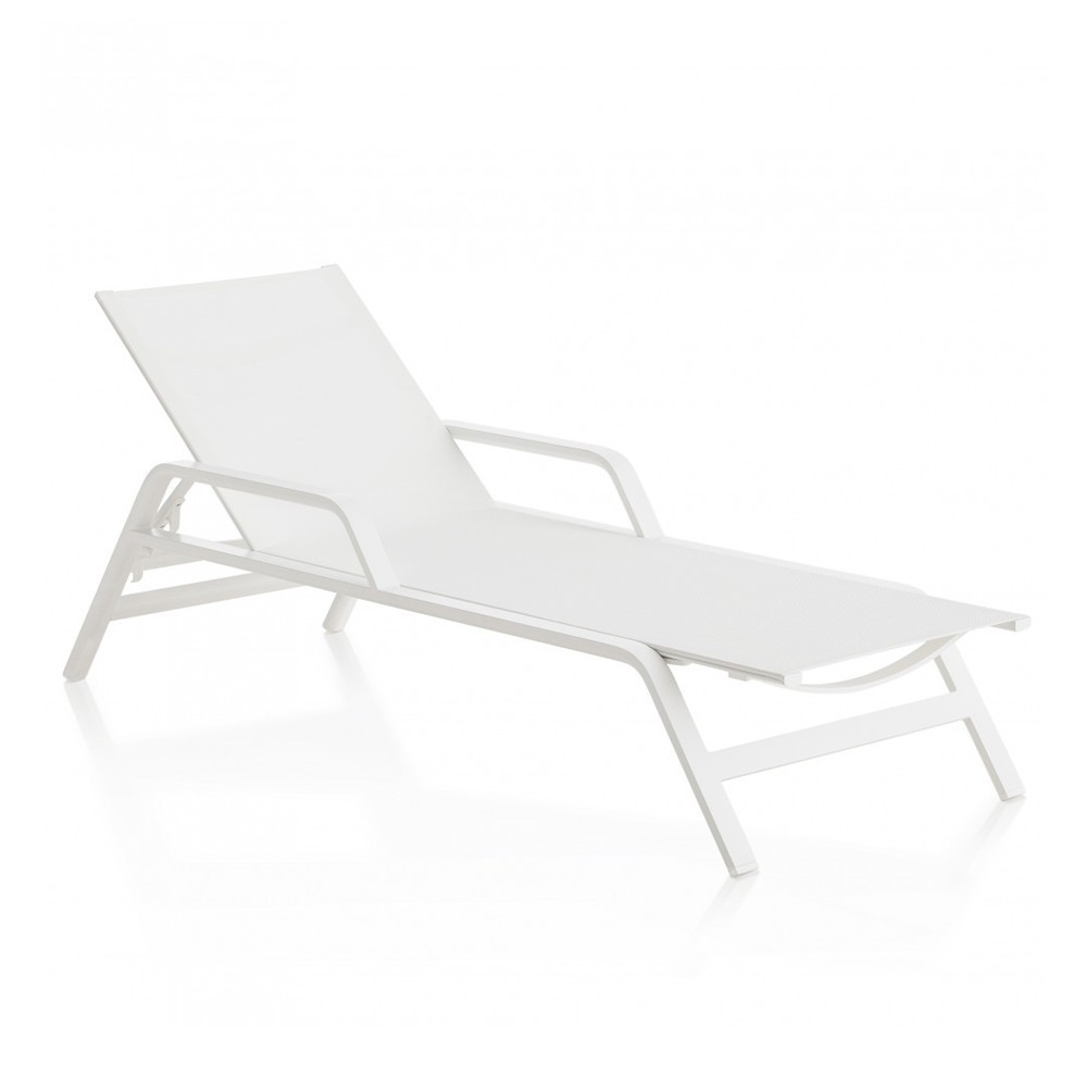 Tumbona con brazos Stack de Gandia Blasco. Tumbona reclinable para terraza.