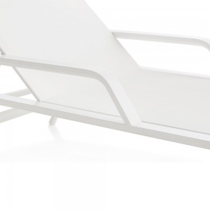 Tumbona con brazos Stack de Gandia Blasco. Tumbona reclinable para terraza.