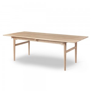 Mesa CH327 extensible de Carl Hansen and Son con un diseño único y moderno.