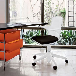 Silla de oficina Spoon Chair de Kartell. Diseño moderno para interior.