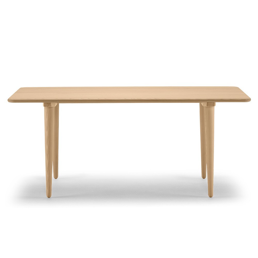 Mesa auxiliar CH011 de Carl Hansen and Son. Mesas elegantes y modernas.