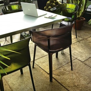 Butaca apilable de policarbonato Papyrus Kartell. Ideal para salón o jardín.