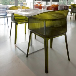 Butaca apilable de policarbonato Papyrus Kartell. Ideal para salón o jardín.