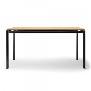 Escritorio PK52 de Carl Hansen and Son con un diseño moderno y elegante que entrega calidez.