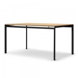 Escritorio PK52 de Carl Hansen and Son con un diseño moderno y elegante que entrega calidez.