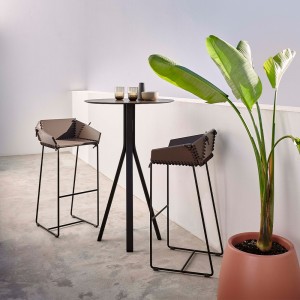 Macetero Sahara de Gandía Blasco. Macetero de diseño para jardín o terraza.