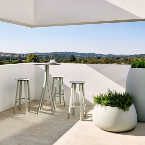 Macetero Sahara de Gandía Blasco. Macetero de diseño para jardín o terraza.