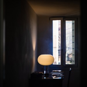 Lámpara sobremesa Buds de Foscarini. Lámpara de sobremesa innovadora.