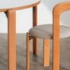 Silla Rey tapizada perfecta para espacios interiores de Hay.