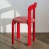 Silla Rey tapizada perfecta para espacios interiores de Hay.