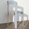 Silla Rey tapizada perfecta para espacios interiores de Hay.