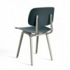 Silla Revolt de material reciclado ideal para espacios interiores de Hay.