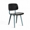 Silla Revolt de material reciclado ideal para espacios interiores de Hay.