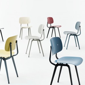 Silla Revolt de material reciclado ideal para espacios interiores de Hay.