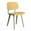 Silla Revolt de material reciclado ideal para espacios interiores de Hay.
