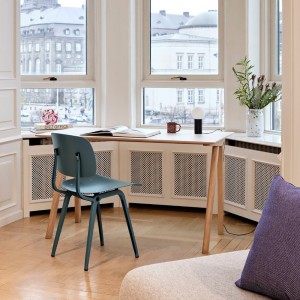 Silla Revolt de material reciclado ideal para espacios interiores de Hay.