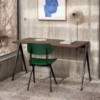 Silla Result Chair de madera con patas de acero de HAY ideal para espacios interiores.