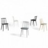 Silla de madera J77 de Hay para comedor.