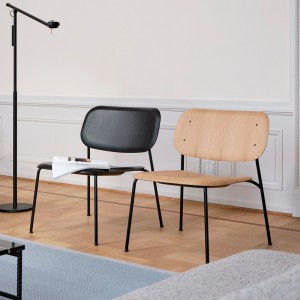 Butaca Soft Edge 10 Lounge asiento tapizado y de madera para interiores de Hay.