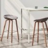 Taburete AAS 33 tapizado de Hay ideal para espacios interiores modernos.