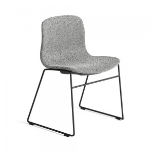 Silla AAC 09 tapizada y de acero de Hay ideal para espacios modernos.