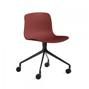 Silla AAC 14 de aluminio y polipropileno de Hay ideal para espacios modernos.