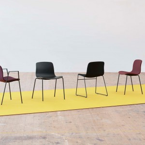 Silla AAC 16 de acero y polipropileno de Hay ideal para las oficinas.