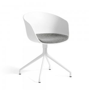 Silla AAC 20 de acero y polipropileno de Hay ideal para espacios modernos.