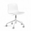 Silla AAC 50 de aluminio y polipropileno de Hay ideal para espacios modernos.