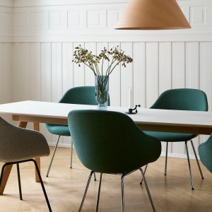 Silla AAC 127 tapizada de Hay. Silla nórdica tapizada.