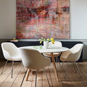 Silla AAC 127 tapizada de Hay. Silla nórdica tapizada.