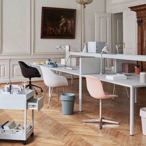 Silla AAC 153 tapizada de Hay. Diseño para oficinas y escritorios.