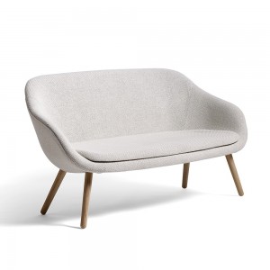 Sofa AAL de Hay. Diseño tapizado y de madera maciza.