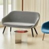 Sofa AAL de Hay. Diseño tapizado y de madera maciza.
