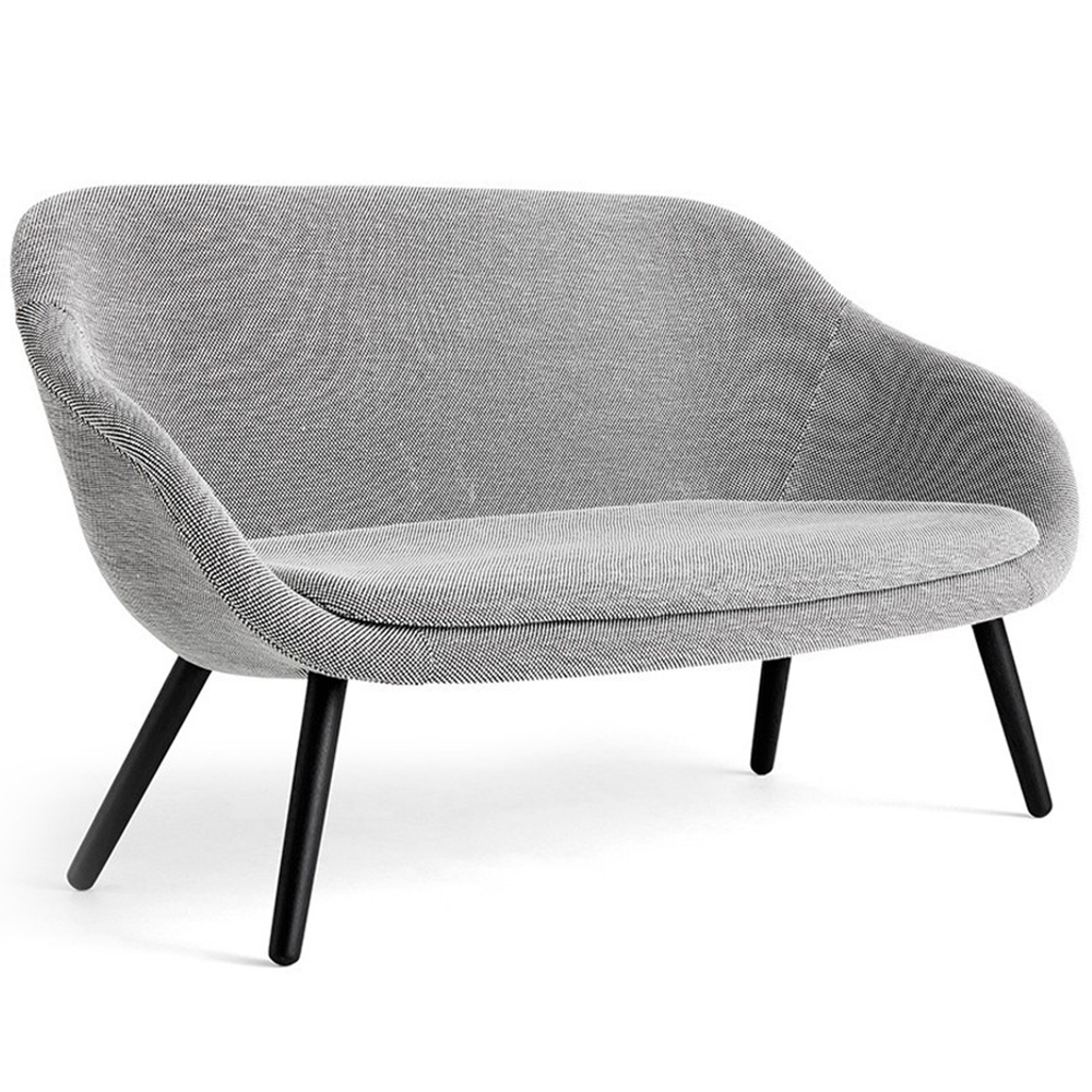 Sofa AAL de Hay. Diseño tapizado y de madera maciza.
