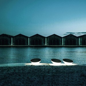 Lámpara de suelo exterior Solar de Foscarini. Lámparas modernas. Luminarias de exterior.