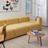Mesa auxiliar Bella Coffee de Hay en madera para salones modernos.