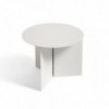 Mesa de centro Slit de Hay con diseño elegante en acero para salones.