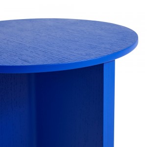 Mesa de centro Slit Wood de Hay con diseño novedoso de madera para salones modernos.