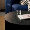 Mesa de centro Slit Wood de Hay con diseño novedoso de madera para salones modernos.