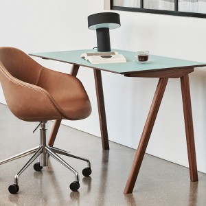 Escritorio Copenhague CPH90 de Hay moderno ideal para oficina.