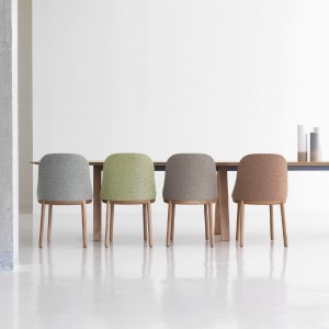 Silla Aleta base madera de Viccarbe.