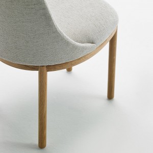 Silla Aleta base madera de Viccarbe.