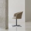 Sillón tapizado Copa base giratoria de Viccarbe. Mobiliario de diseño.