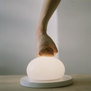 Lámpara sobremesa Bolita de Marset. Lámparas de diseño. Lámparas modernas.