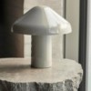 Lámpara portátil Pao de Hay. Iluminación moderna para espacios interiores.